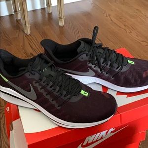 Brand New Men’s Nike Zoom Vomero 14 . Size 13